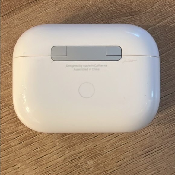AirPods Pro 1st generation, repair required - Picture 3 of 3